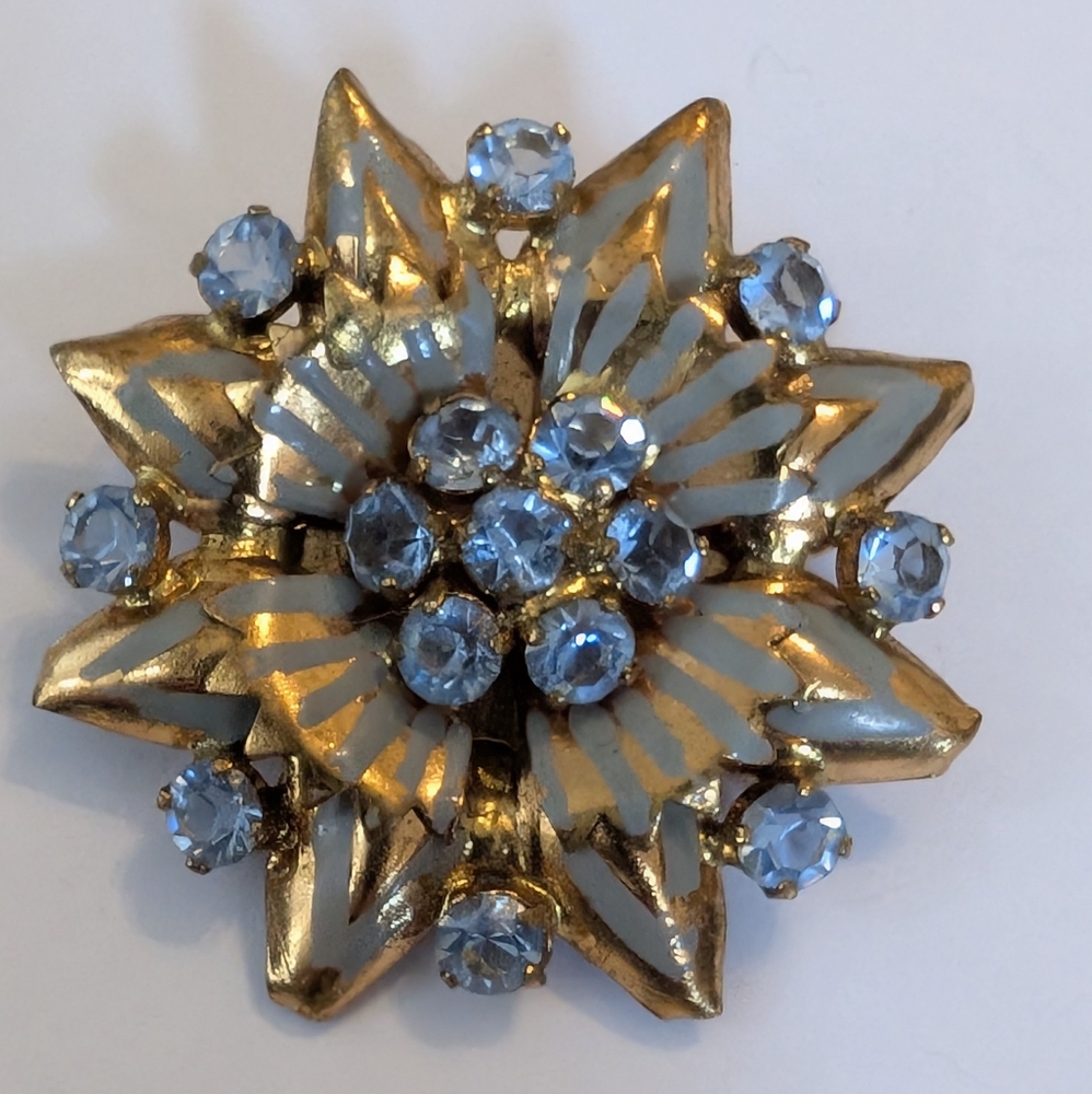 Vintage Juliana DeLizza & Elster Blue Rhinestone Starburst Flower Brooch
